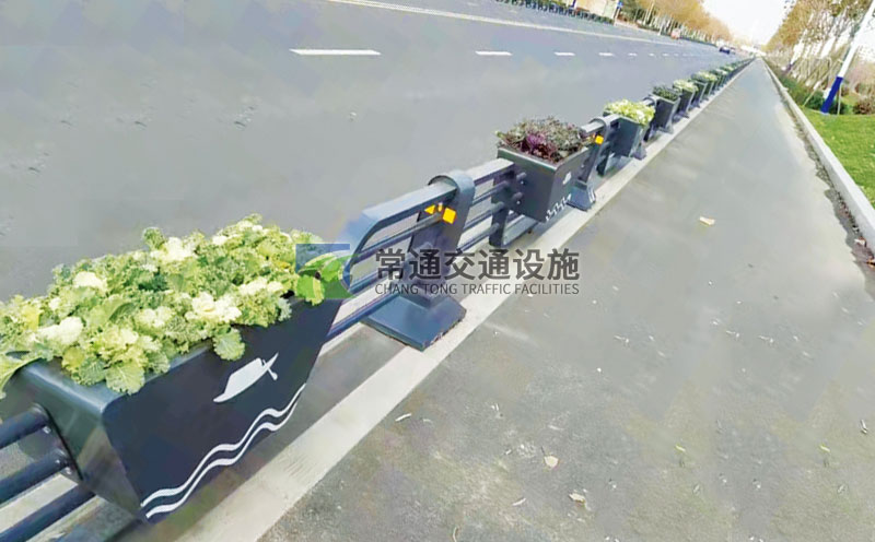 城市道路機(jī)非隔離花箱護(hù)欄